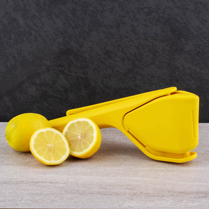 CitruSqueeze - The Ultimate Lemon Squeezer for Every Kitchen